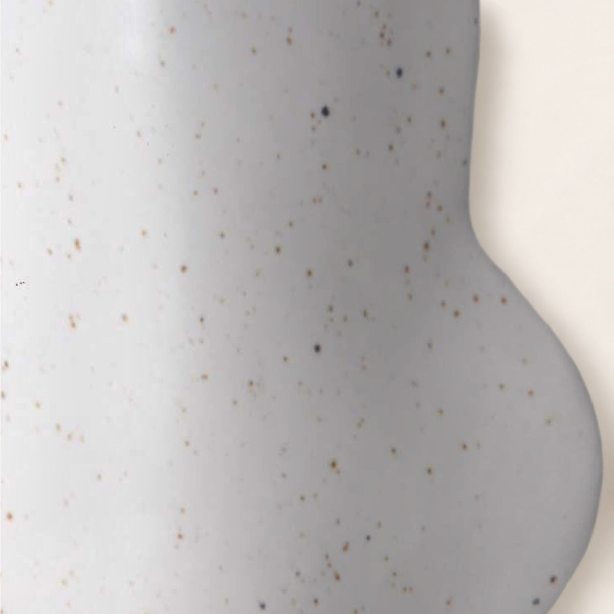 Close-up of the Fluxo white vase: matte white glaze with fine speckles